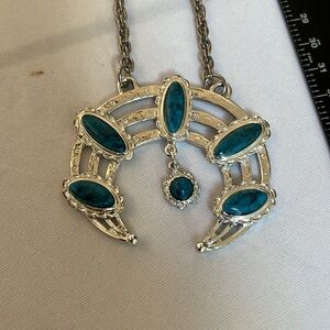 SARAH COVENTRY large Turquoise pendant with silver chain looks new vintage piece